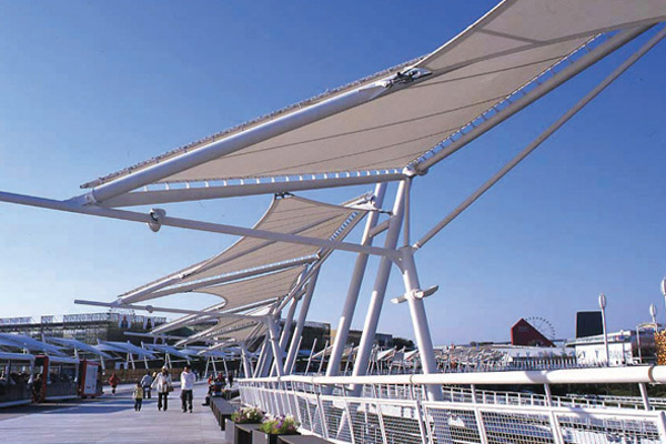 膜布批發廠家發貨前是否需要進行裁剪？